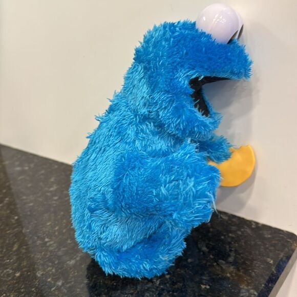 Sesame Street Cookie Monster 14" Plush w/Sound (Hasbro, Sesame Workshop, 2017) - Picture 6 of 7